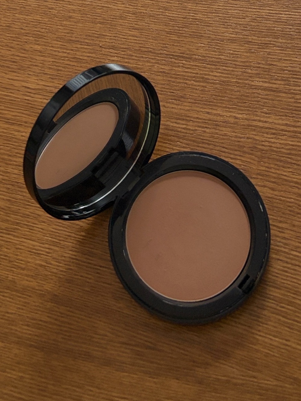 Bobbi Brown Bronzing Powder-Golden Light - Picture 3 of 6